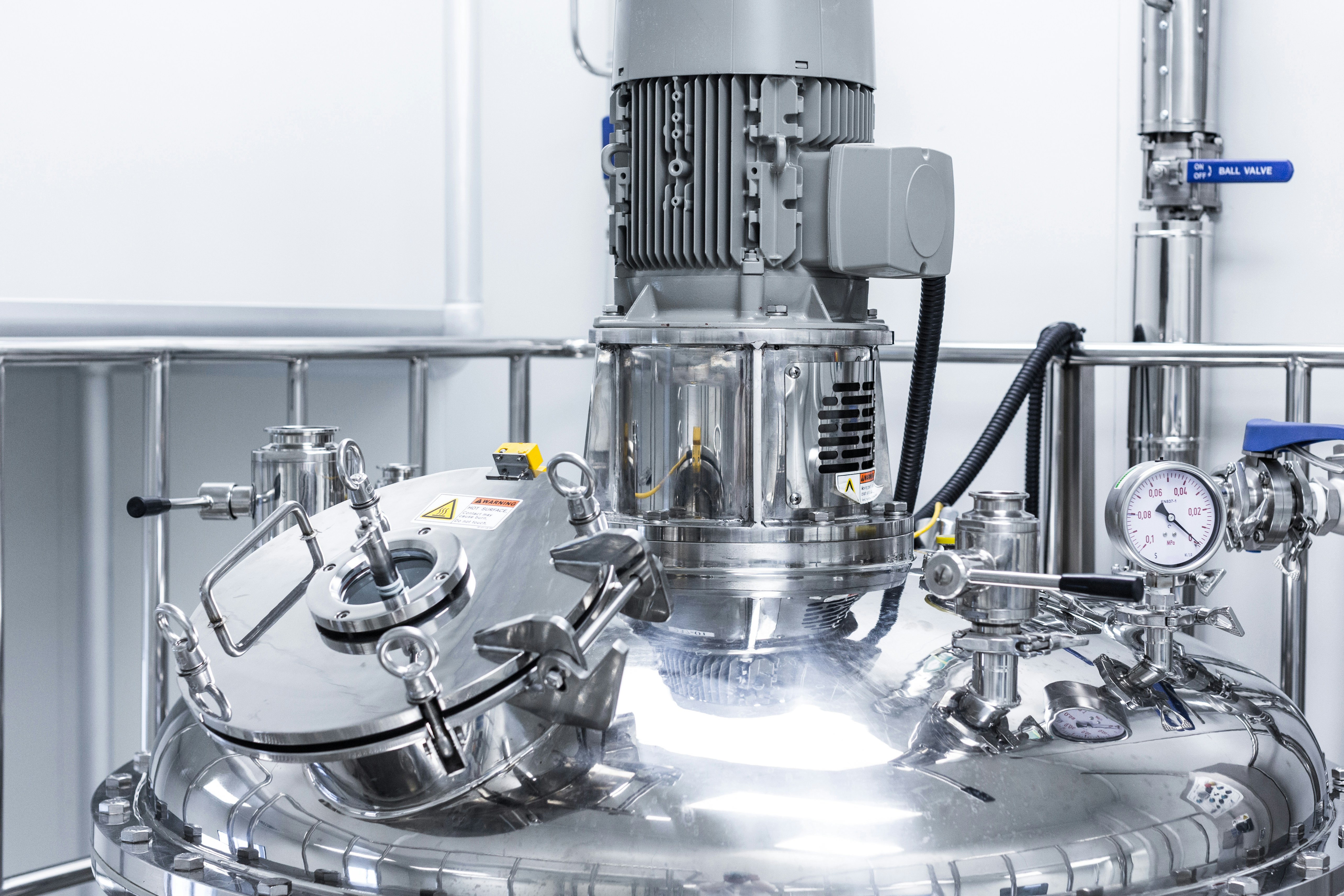 Industrial stainless steel mixing tank with pressure gauge and motor